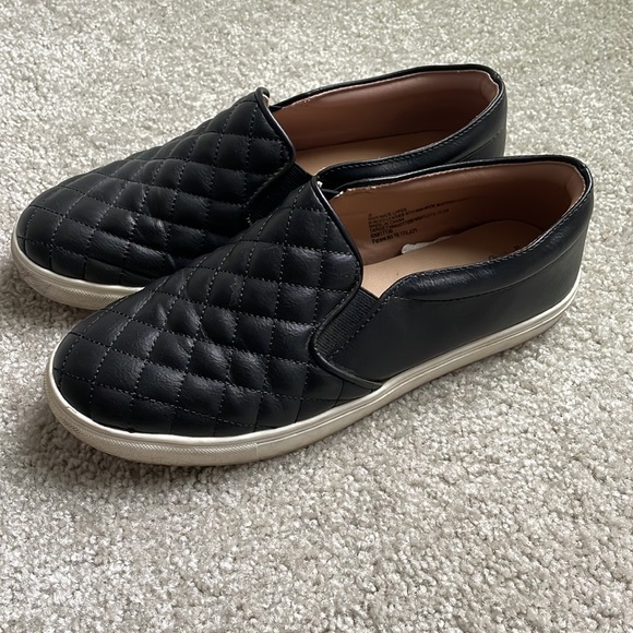 A New Day Reese Black Quilted Slip On Shoes - Picture 3 of 5